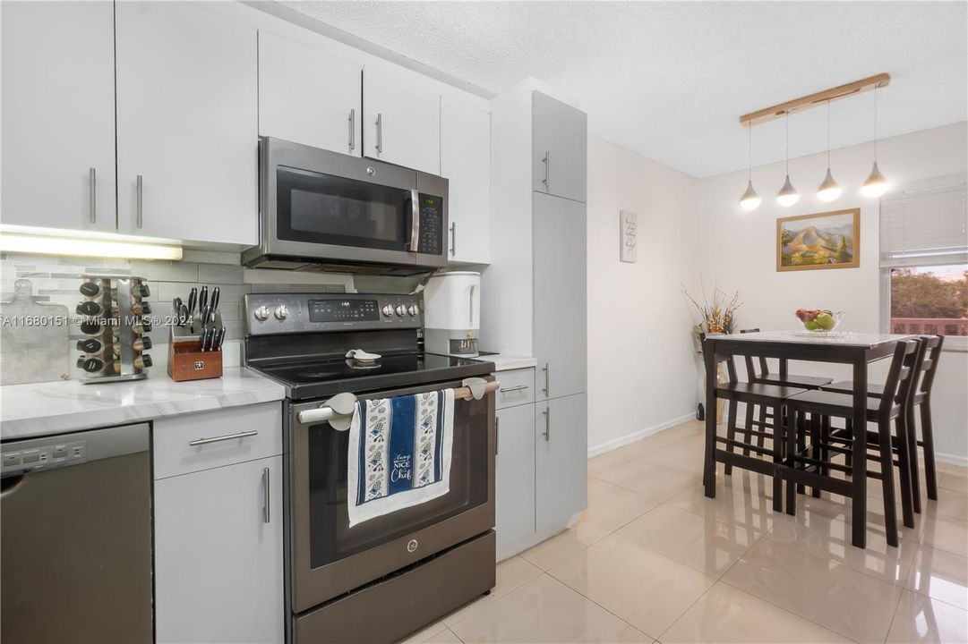 For Sale: $245,000 (2 beds, 2 baths, 1420 Square Feet)