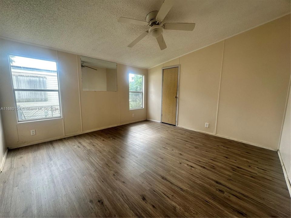 For Rent: $2,200 (3 beds, 2 baths, 1092 Square Feet)