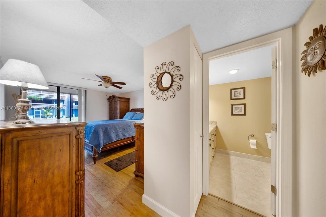 For Sale: $330,000 (2 beds, 2 baths, 1197 Square Feet)