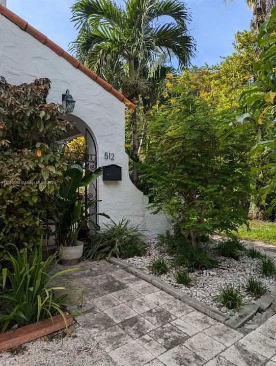 En Venta: $1,250,000 (3 camas, 2 baños, 2712 Pies cuadrados)