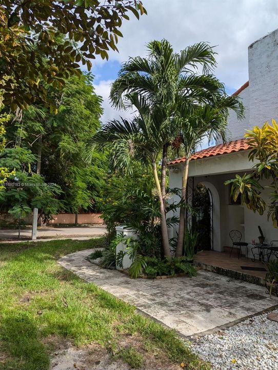 For Sale: $1,250,000 (3 beds, 2 baths, 2712 Square Feet)