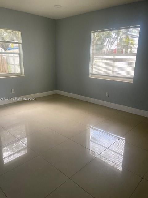 Active With Contract: $3,000 (3 beds, 2 baths, 1598 Square Feet)