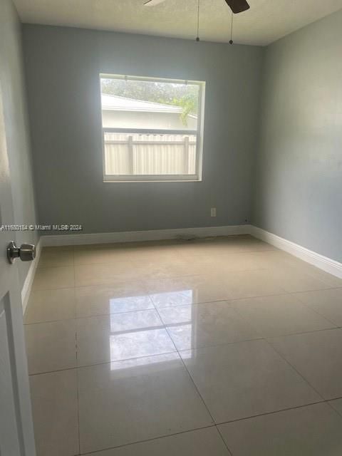 Active With Contract: $3,000 (3 beds, 2 baths, 1598 Square Feet)