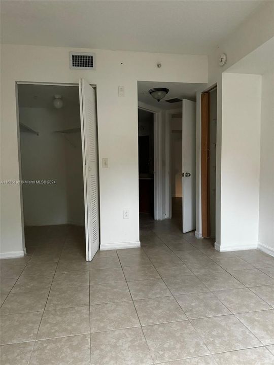 Active With Contract: $2,200 (2 beds, 2 baths, 892 Square Feet)