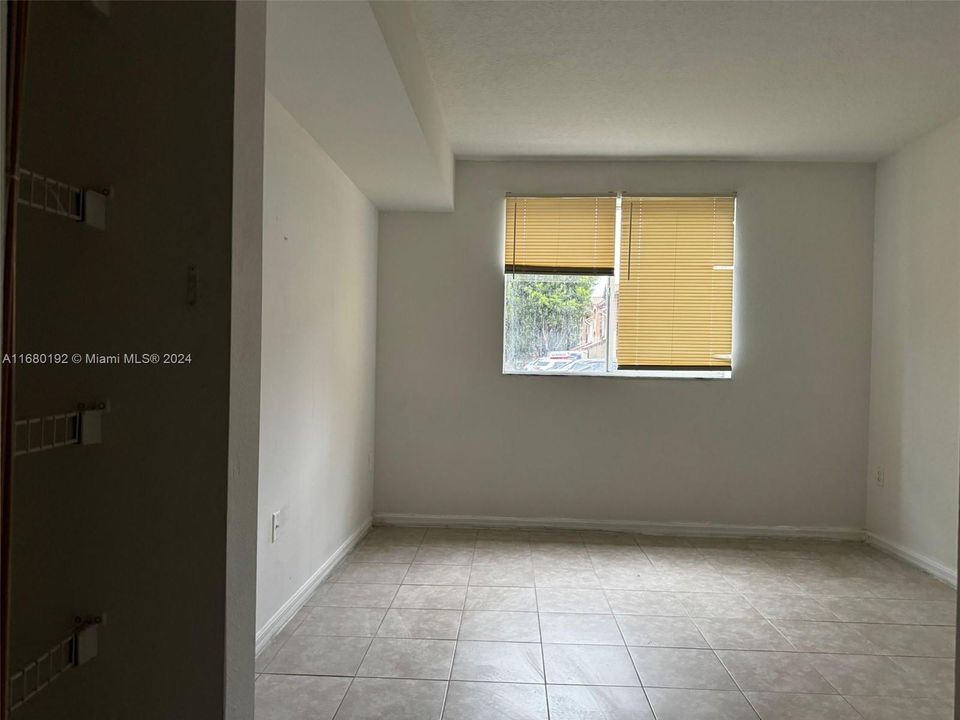 Active With Contract: $2,200 (2 beds, 2 baths, 892 Square Feet)