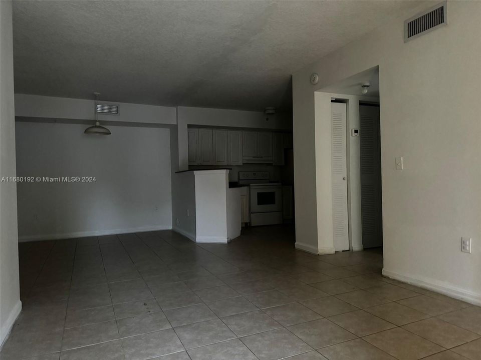 Active With Contract: $2,200 (2 beds, 2 baths, 892 Square Feet)