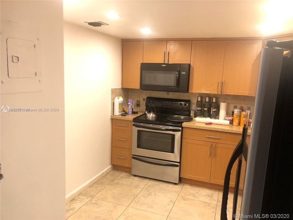 For Sale: $260,000 (2 beds, 1 baths, 924 Square Feet)