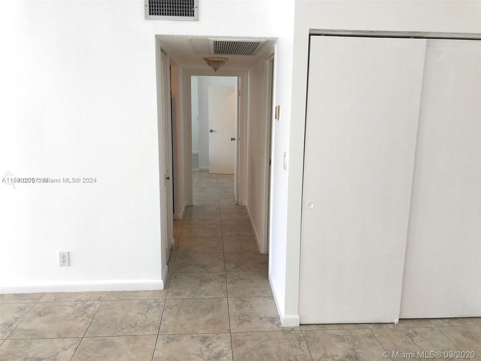 For Sale: $260,000 (2 beds, 1 baths, 924 Square Feet)