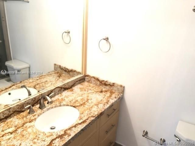 For Sale: $260,000 (2 beds, 1 baths, 924 Square Feet)