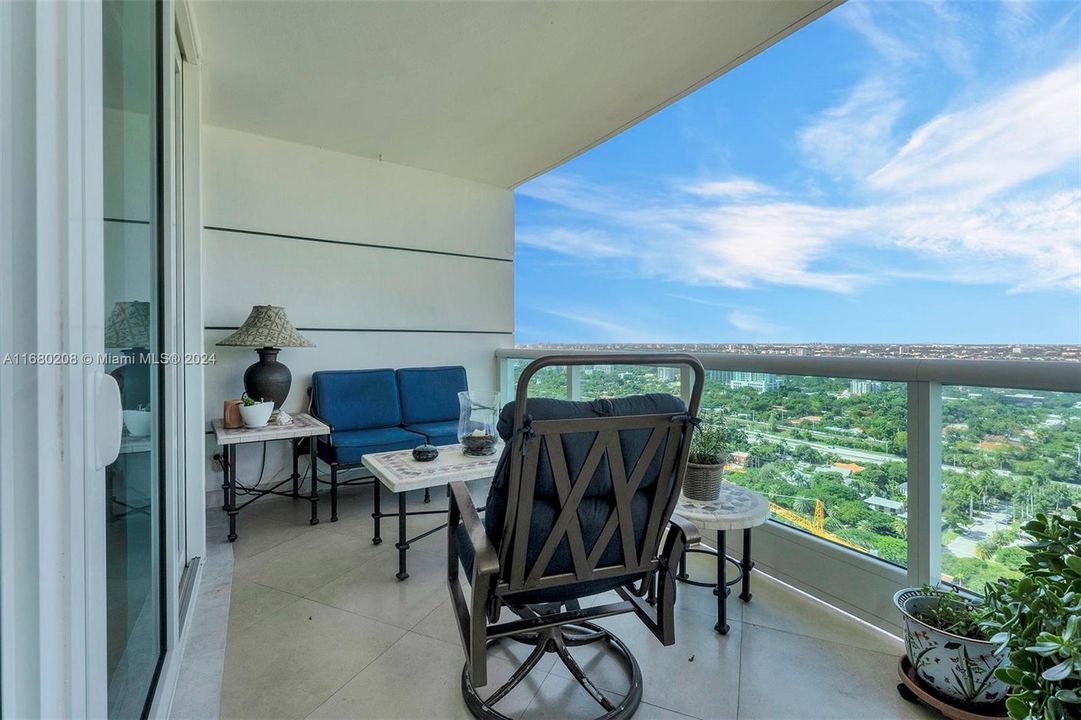 For Sale: $2,195,000 (2 beds, 2 baths, 2070 Square Feet)