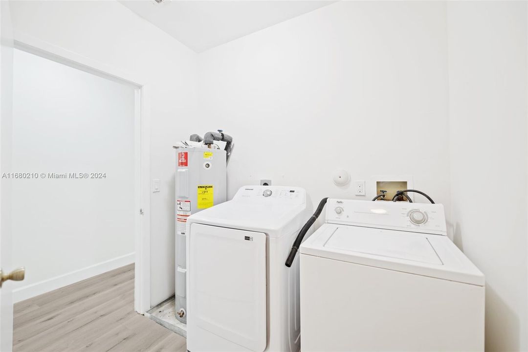 For Sale: $484,900 (2 beds, 2 baths, 1644 Square Feet)