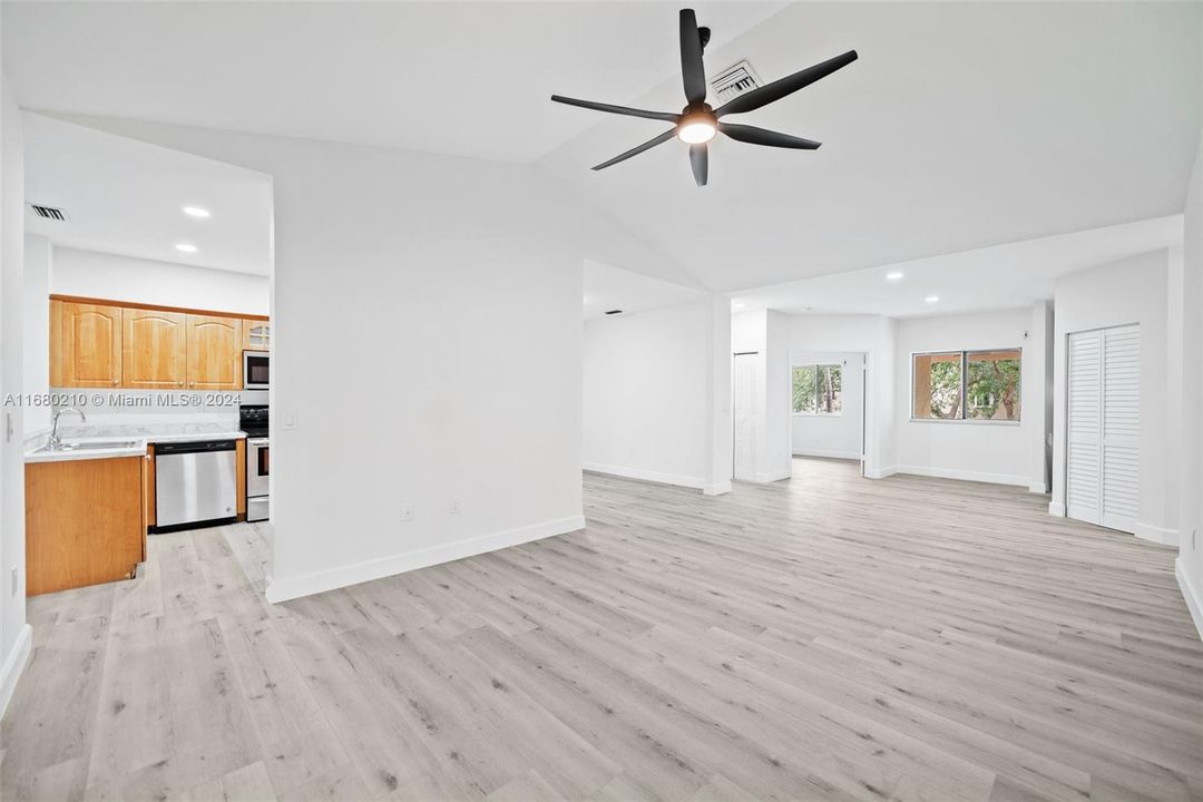 For Sale: $484,900 (2 beds, 2 baths, 1644 Square Feet)