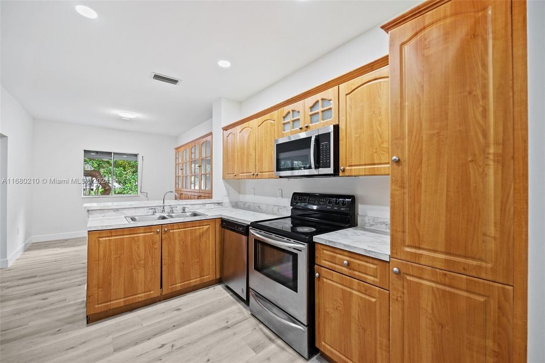 For Sale: $484,900 (2 beds, 2 baths, 1644 Square Feet)