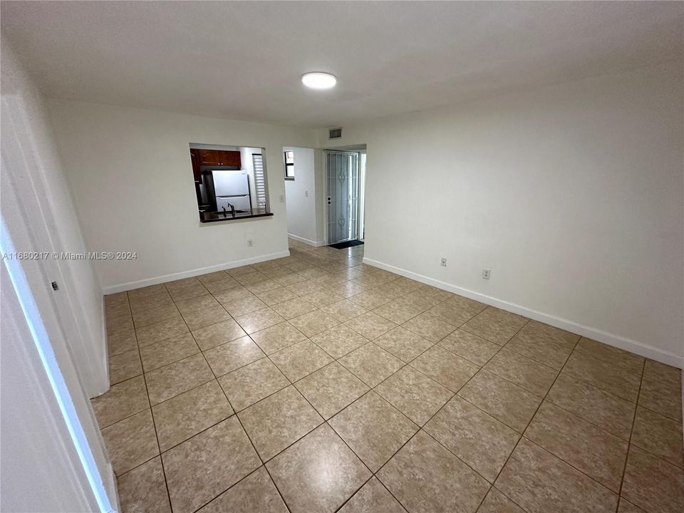 For Sale: $275,000 (2 beds, 2 baths, 750 Square Feet)