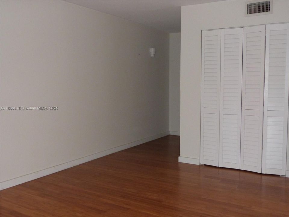 For Rent: $1,875 (1 beds, 1 baths, 741 Square Feet)