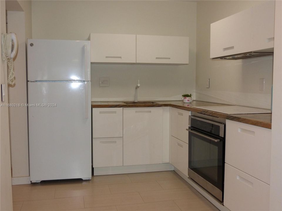 For Rent: $1,875 (1 beds, 1 baths, 741 Square Feet)