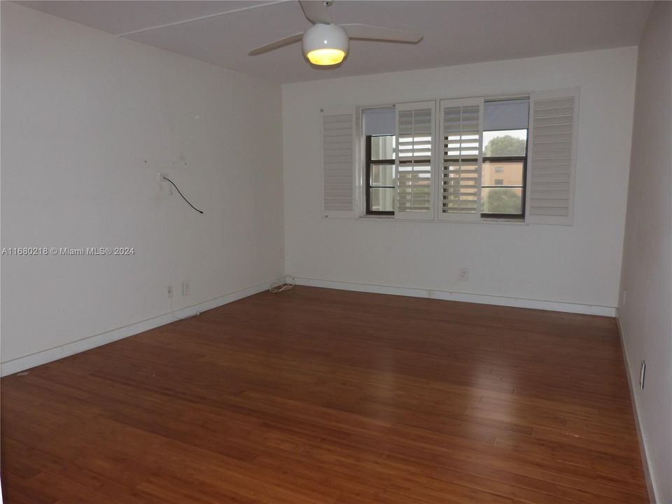 For Rent: $1,875 (1 beds, 1 baths, 741 Square Feet)