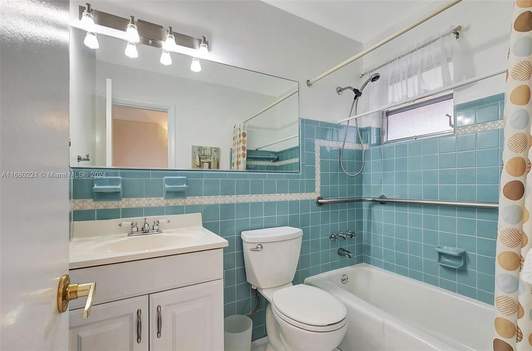 For Sale: $85,500 (1 beds, 1 baths, 688 Square Feet)