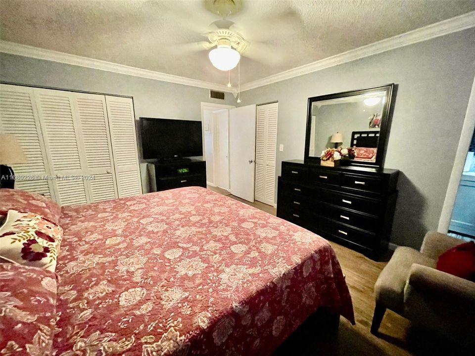 For Sale: $123,000 (1 beds, 1 baths, 720 Square Feet)