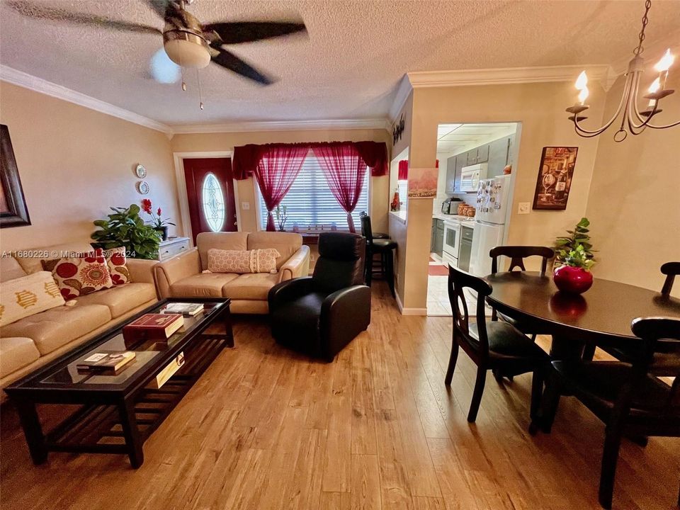 For Sale: $123,000 (1 beds, 1 baths, 720 Square Feet)