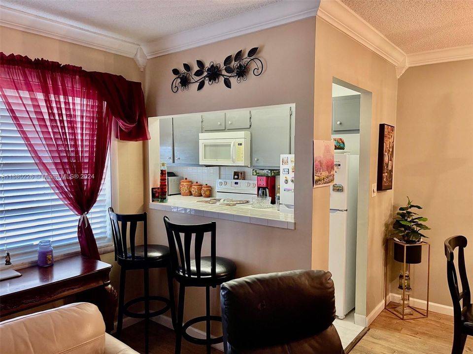 For Sale: $123,000 (1 beds, 1 baths, 720 Square Feet)