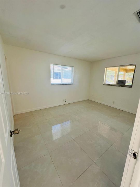 For Rent: $3,100 (3 beds, 2 baths, 1080 Square Feet)