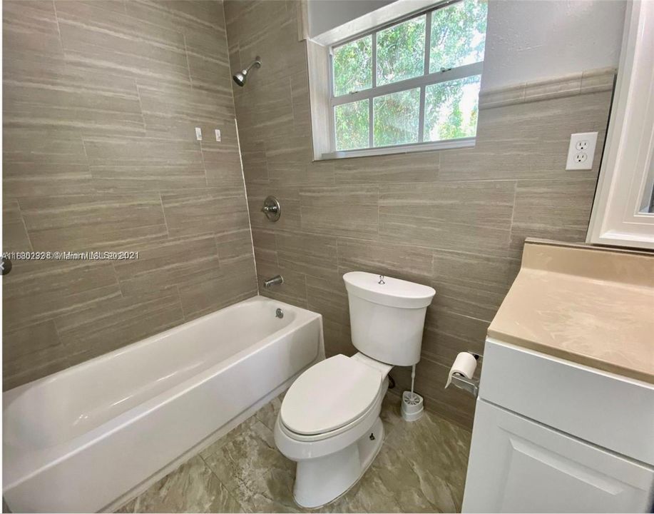 For Sale: $575,000 (5 beds, 2 baths, 1792 Square Feet)