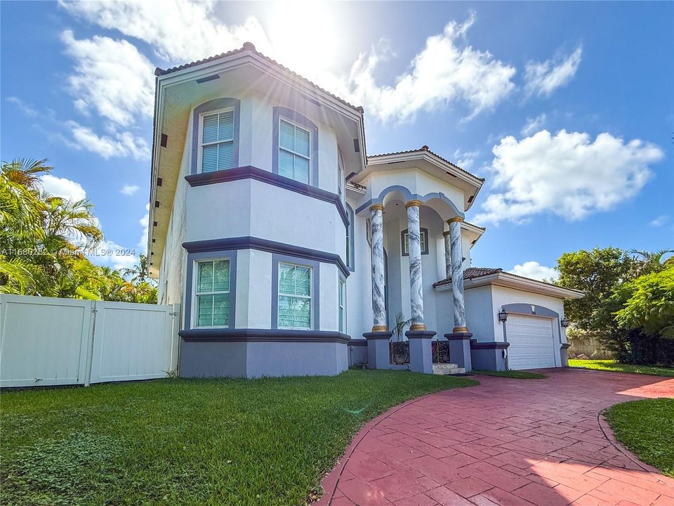 En Venta: $2,690,000 (5 camas, 4 baños, 4464 Pies cuadrados)