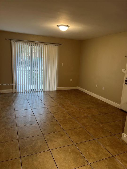 For Rent: $1,750 (1 beds, 1 baths, 588 Square Feet)