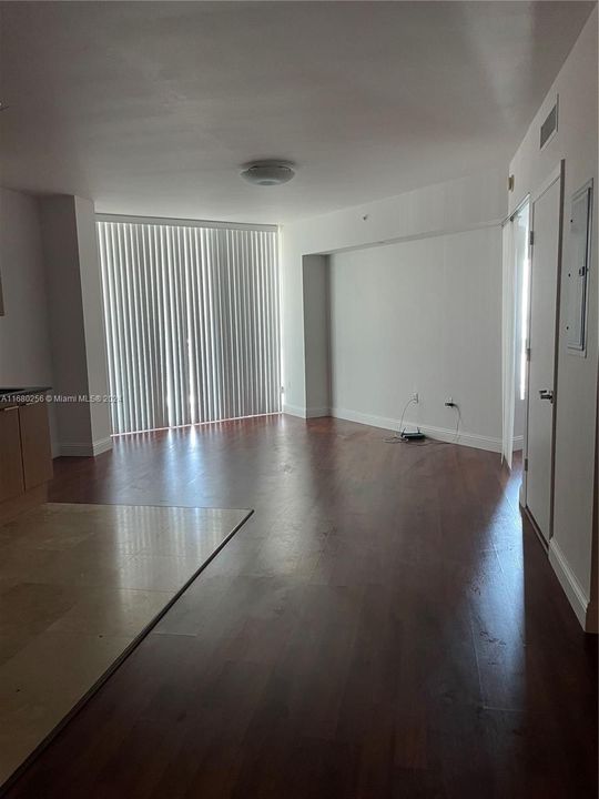 For Sale: $430,000 (1 beds, 1 baths, 768 Square Feet)