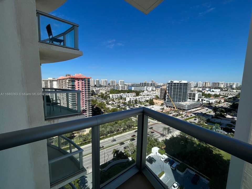 For Sale: $388,000 (1 beds, 1 baths, 644 Square Feet)