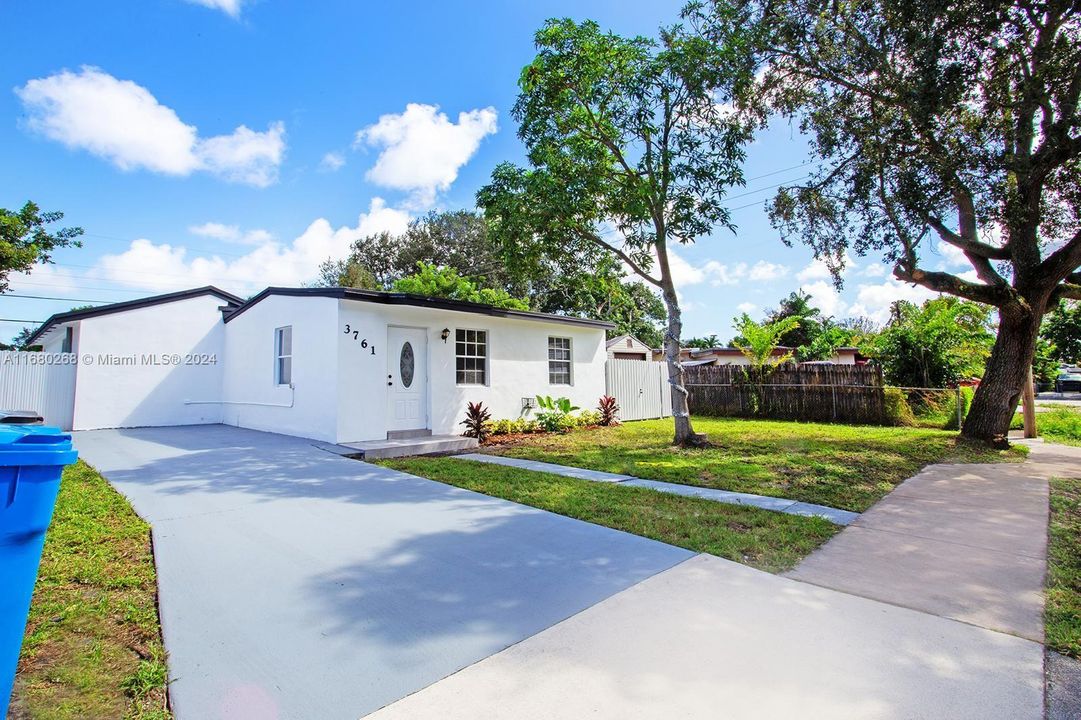 For Sale: $485,000 (3 beds, 2 baths, 1100 Square Feet)