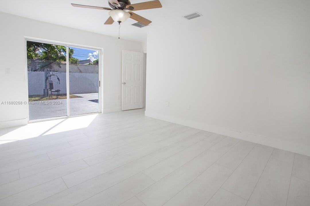 For Sale: $485,000 (3 beds, 2 baths, 1100 Square Feet)