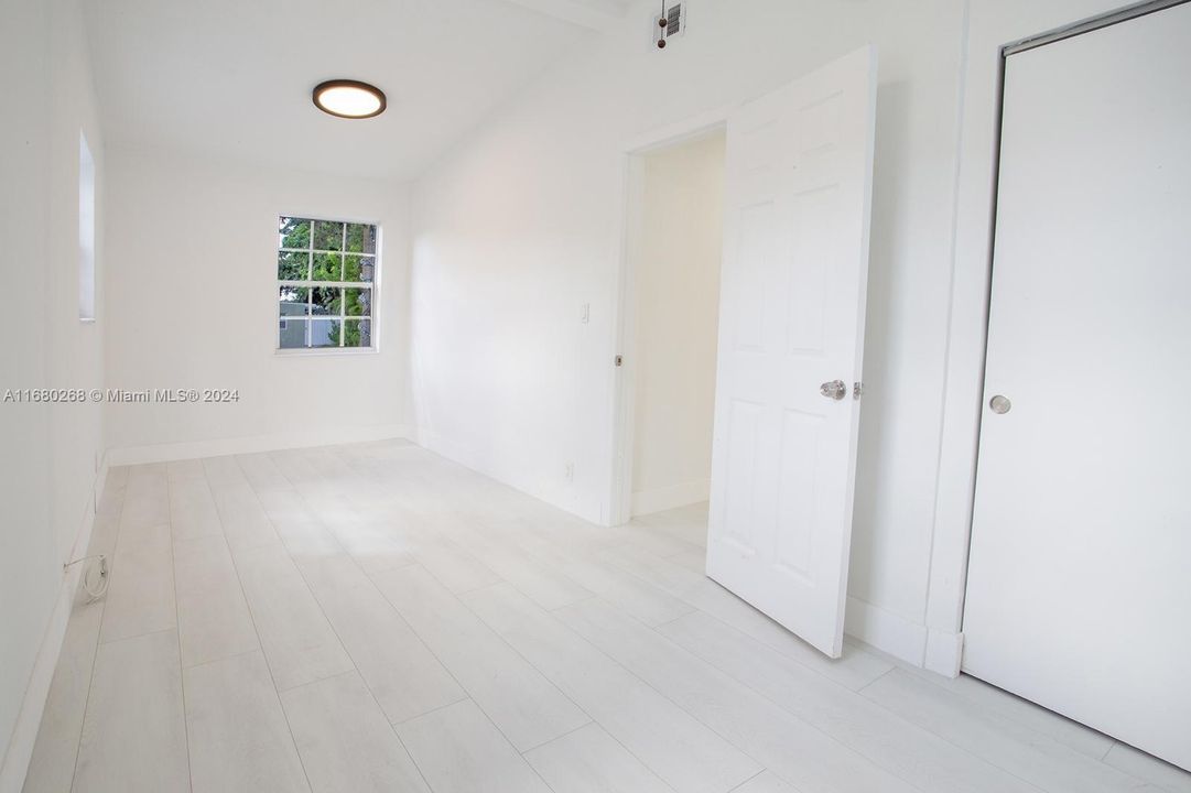 For Sale: $485,000 (3 beds, 2 baths, 1100 Square Feet)