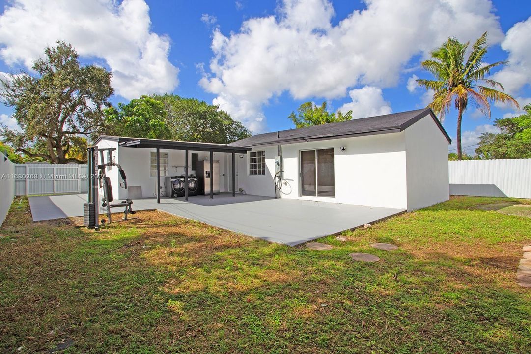 For Sale: $485,000 (3 beds, 2 baths, 1100 Square Feet)