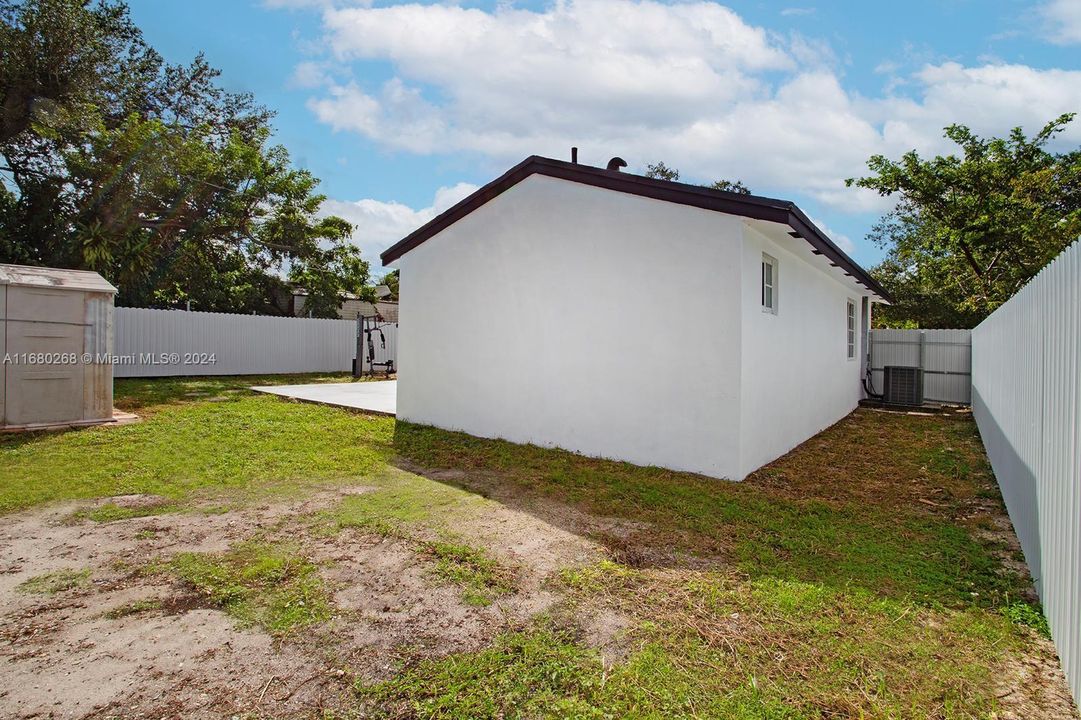 For Sale: $485,000 (3 beds, 2 baths, 1100 Square Feet)