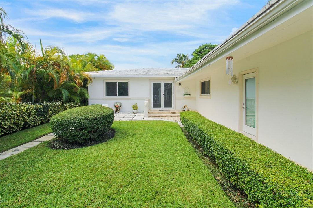 For Sale: $2,700,000 (4 beds, 3 baths, 1866 Square Feet)