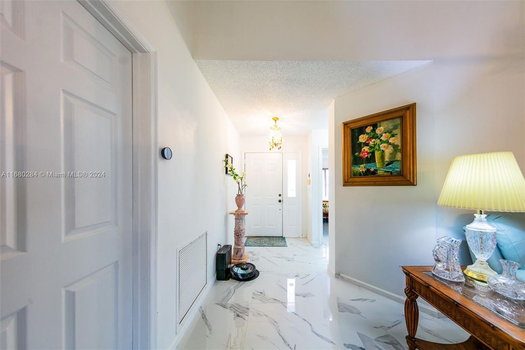 For Sale: $389,750 (2 beds, 2 baths, 1171 Square Feet)