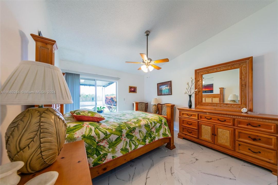 For Sale: $389,750 (2 beds, 2 baths, 1171 Square Feet)