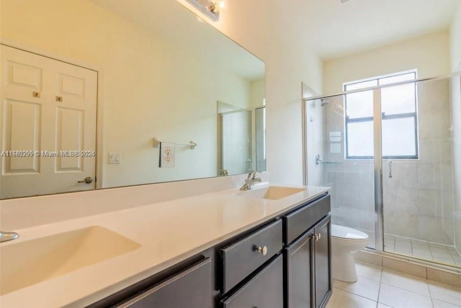 For Sale: $549,000 (3 beds, 2 baths, 1644 Square Feet)