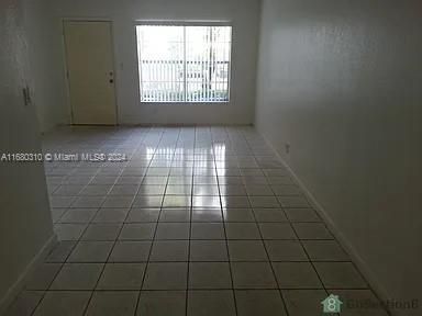 For Sale: $260,000 (3 beds, 1 baths, 957 Square Feet)