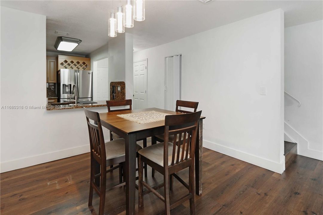 For Sale: $315,000 (2 beds, 2 baths, 1280 Square Feet)