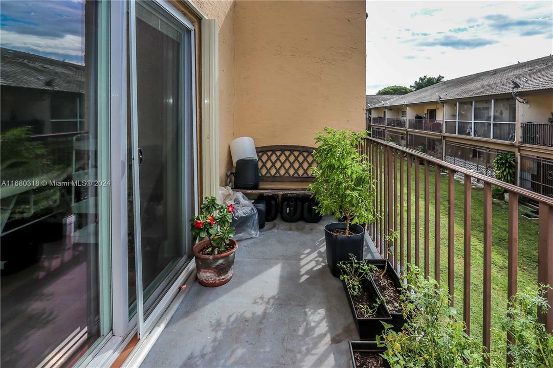 For Sale: $315,000 (2 beds, 2 baths, 1280 Square Feet)