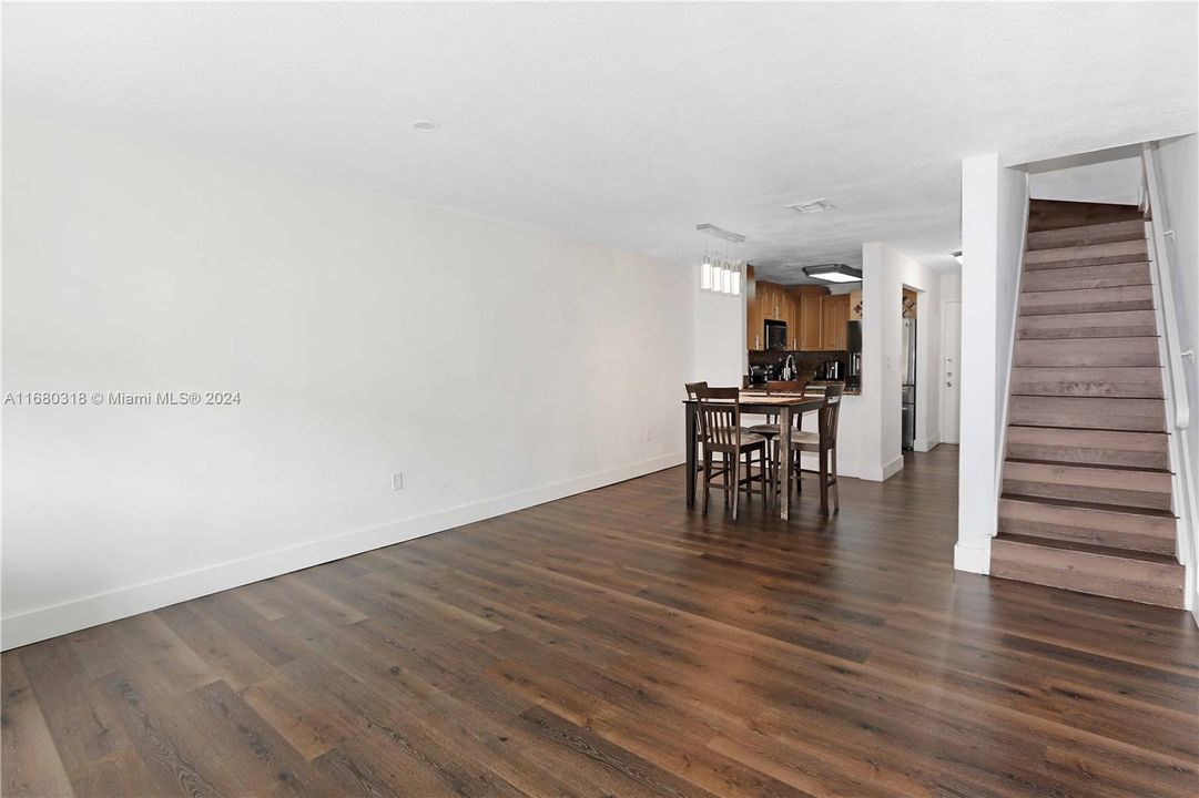 For Sale: $315,000 (2 beds, 2 baths, 1280 Square Feet)