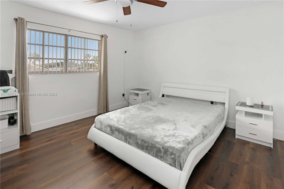 For Sale: $315,000 (2 beds, 2 baths, 1280 Square Feet)