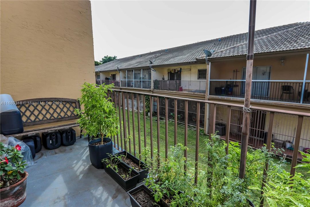 For Sale: $315,000 (2 beds, 2 baths, 1280 Square Feet)