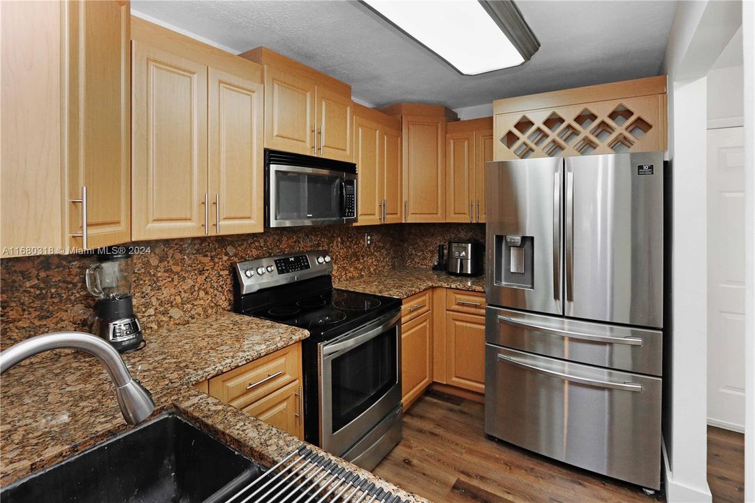 For Sale: $315,000 (2 beds, 2 baths, 1280 Square Feet)