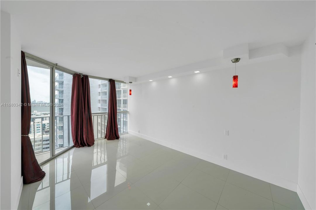 For Sale: $465,000 (2 beds, 2 baths, 1030 Square Feet)