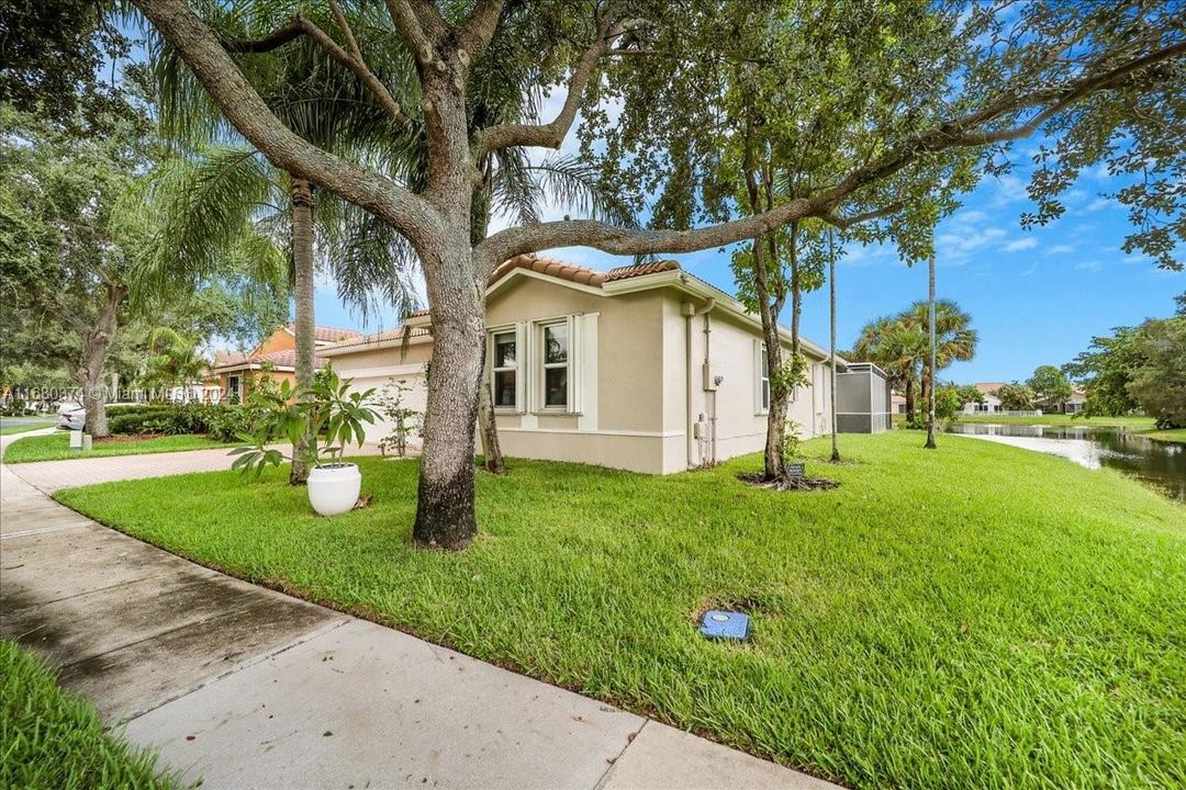 For Sale: $720,000 (3 beds, 2 baths, 1856 Square Feet)