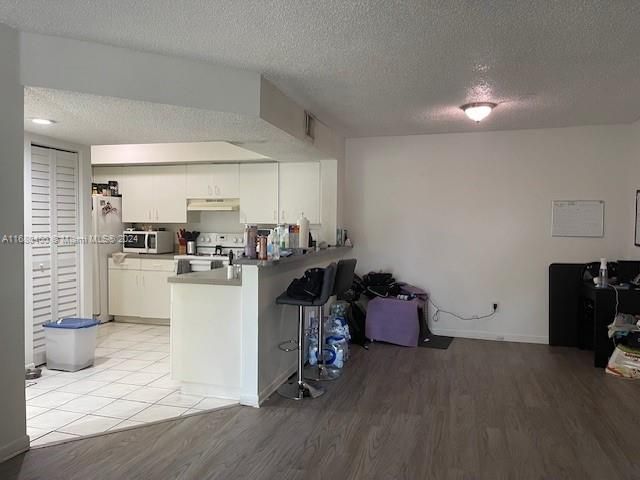 For Sale: $228,900 (1 beds, 1 baths, 851 Square Feet)